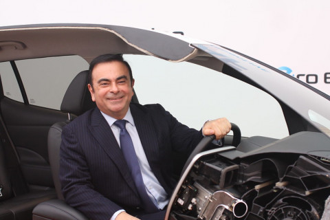 ghosn_in_car