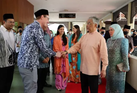 handshakes-malaysia-business