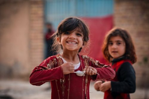 happy-afghan-girl