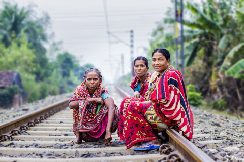 indian-women-in-red