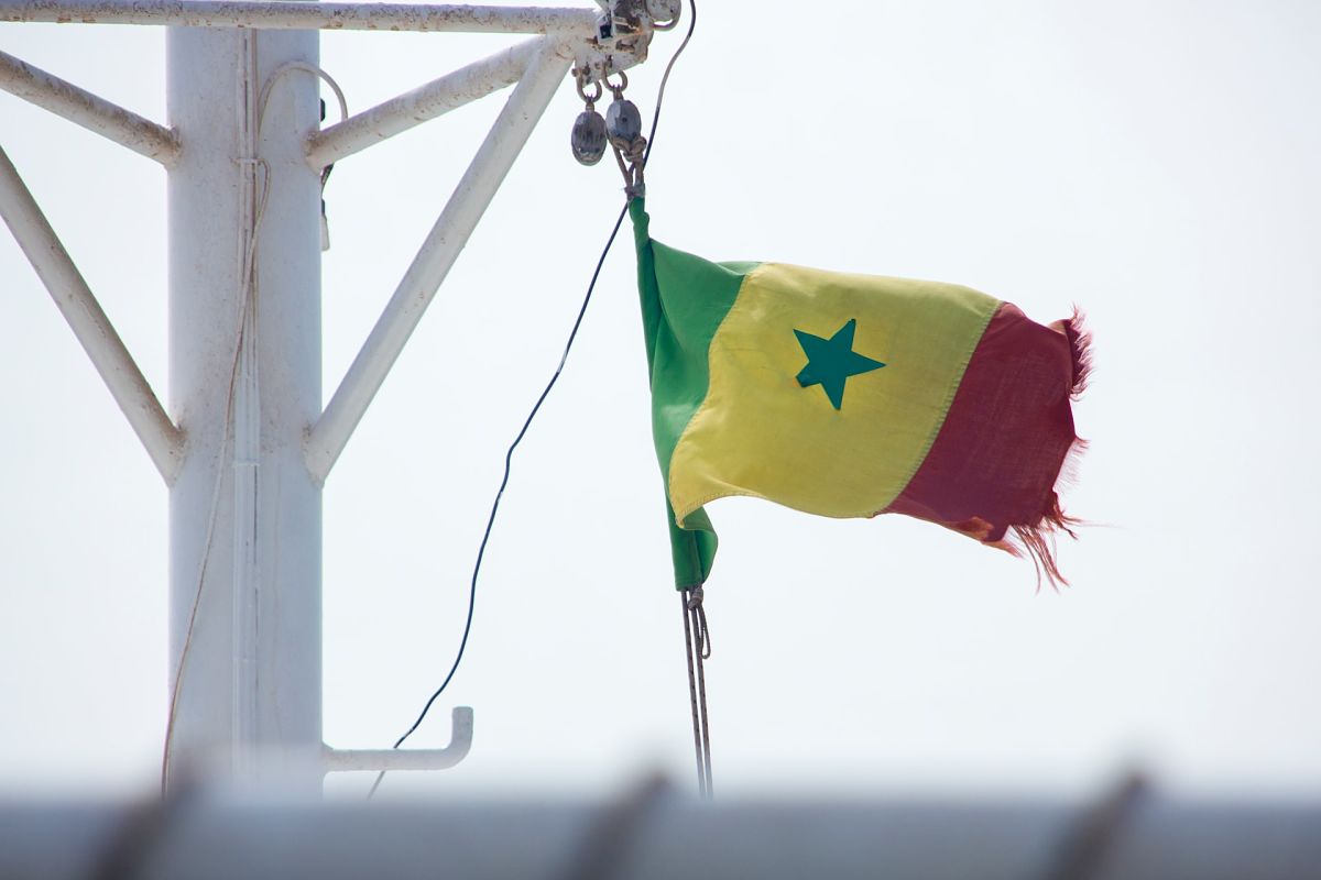 flying flag senegal