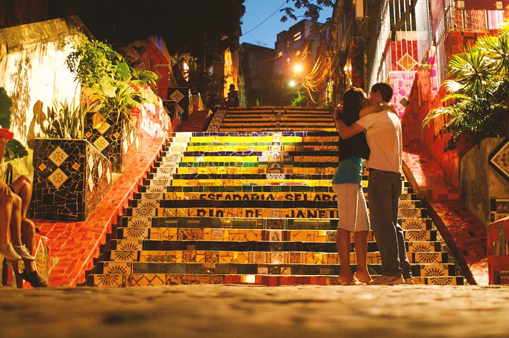 kissing brazilians