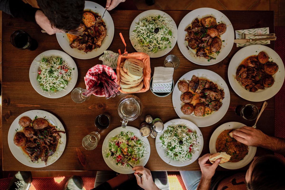 table of bulgarian food